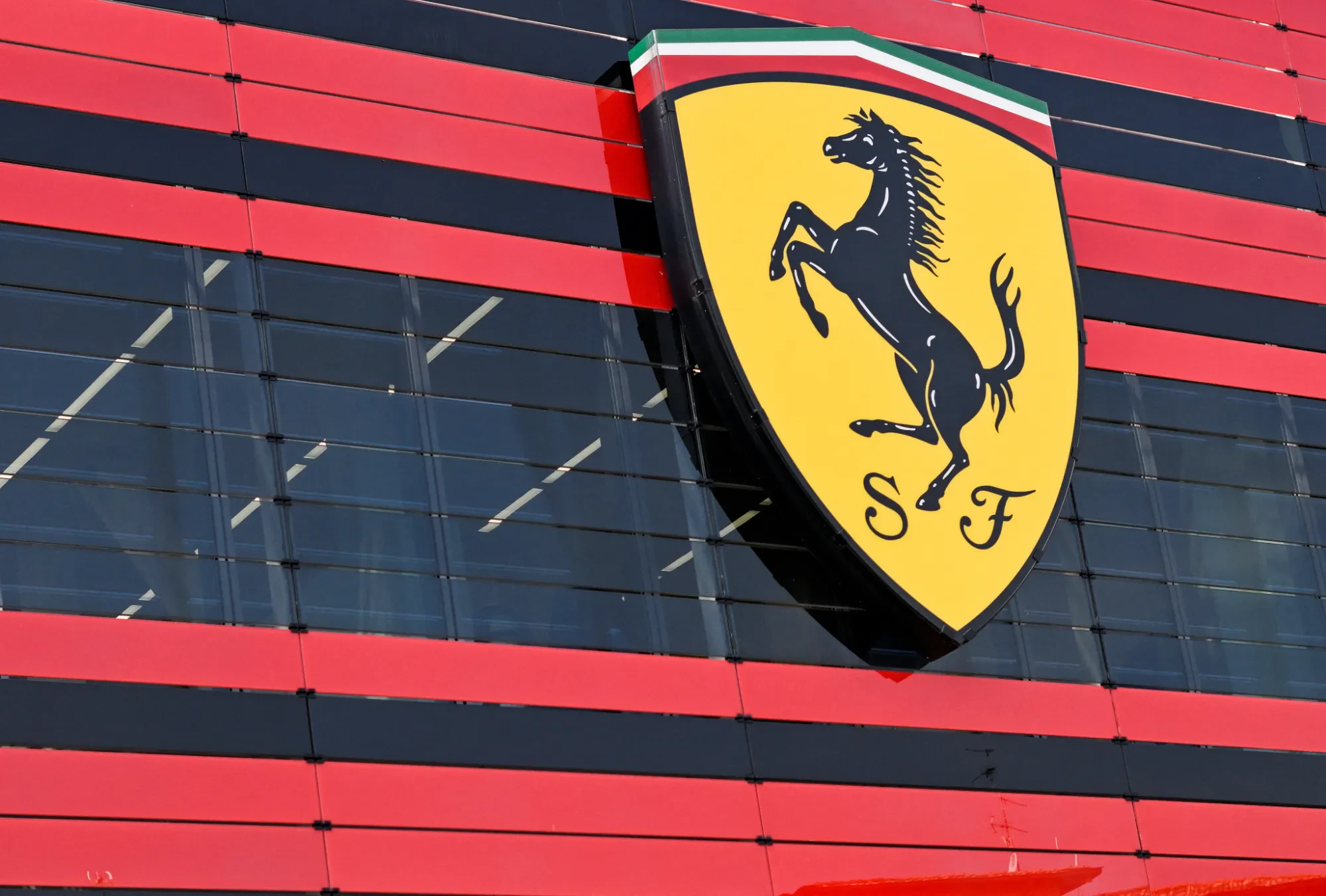 Le producteur de voitures de sport Ferrari paiement crypto